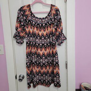 Womens Large Olivia Matthews Dress. Can be worn on the shoulders or off.
